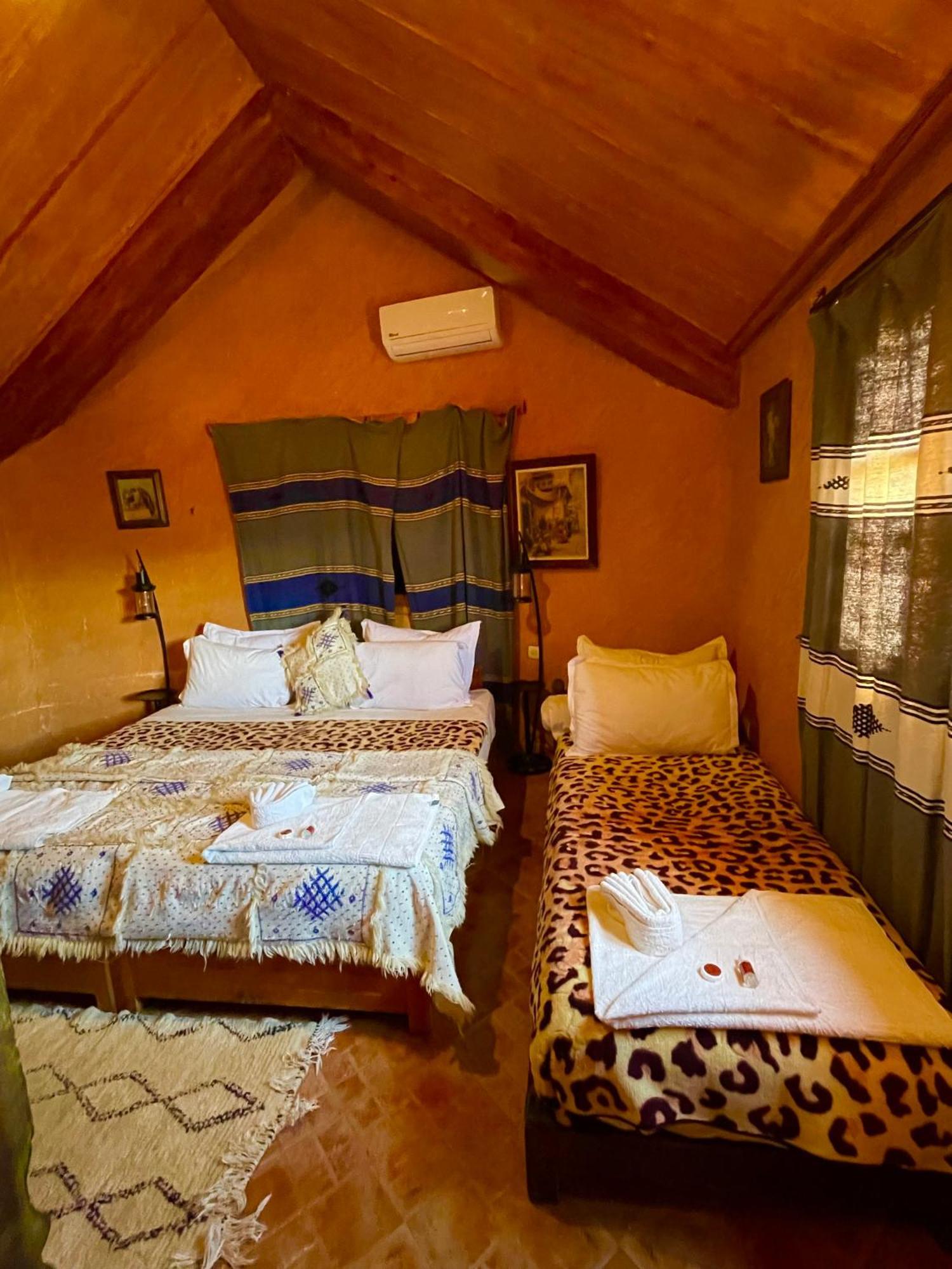 אזרו Ferme D'Hote La Vallee מראה חיצוני תמונה